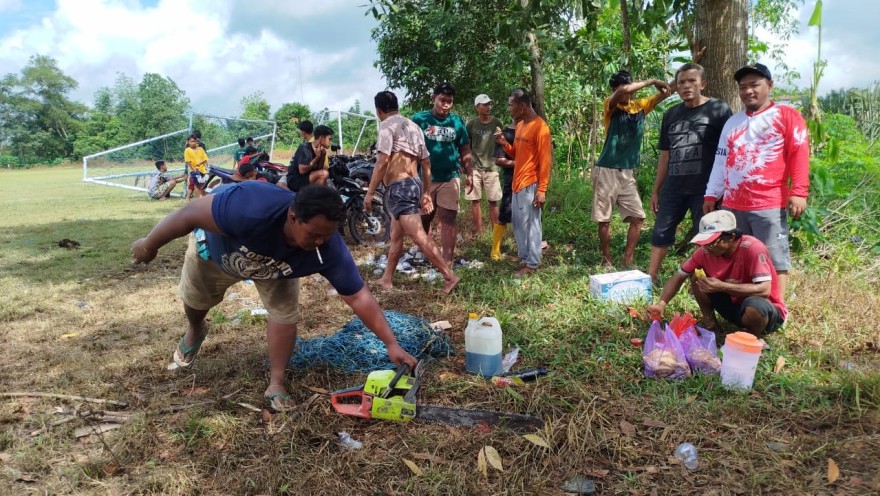 Semangat Gotong Royong Menjelma Area Lapangan Sepak Bola Menjadi Ruang Publik Desa Karang Tunggal